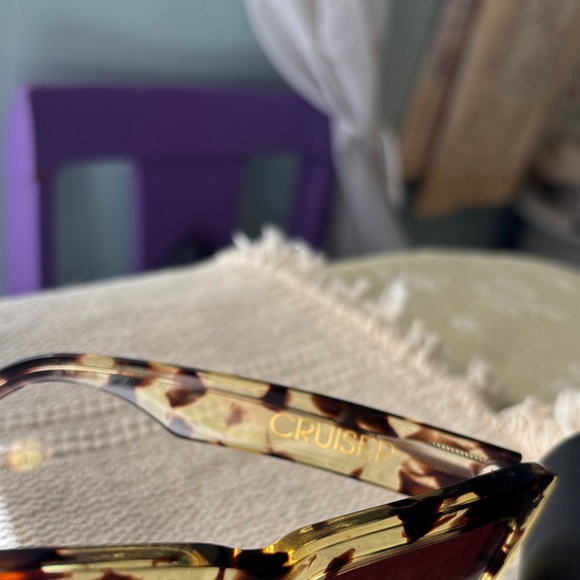 Wildfox Cruiser Tortoise Shell Sunglasses with Brown Lenses - Picture 5 of 6